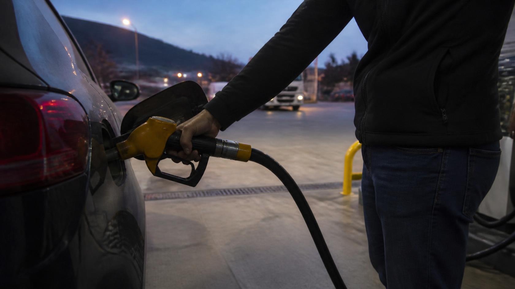 20 Ekim Salı Günü İstanbul'da Benzinin Litre Fiyatı 80 TL'nin Altına İner mi?