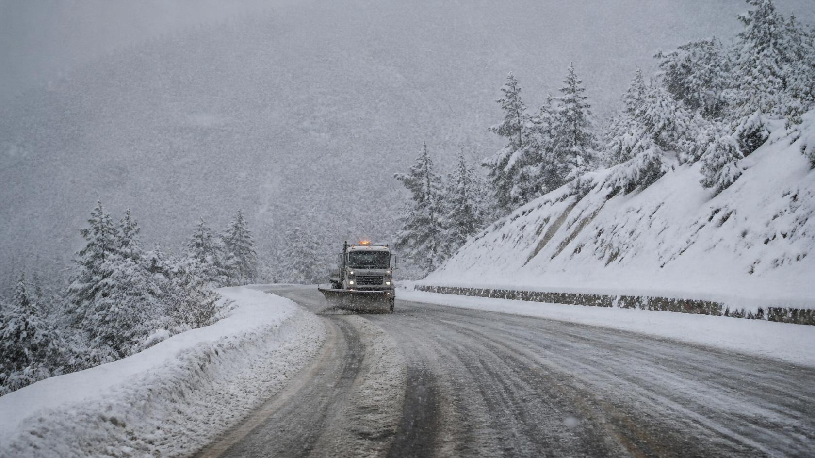 Meteoroloji'nin 44 İlde Uyarısı Sonrası Bu Hafta Sonu Mevsimin İlk Kar Yağışı Görüntüleri Ana Haber Bültenlerine Düşer mi?